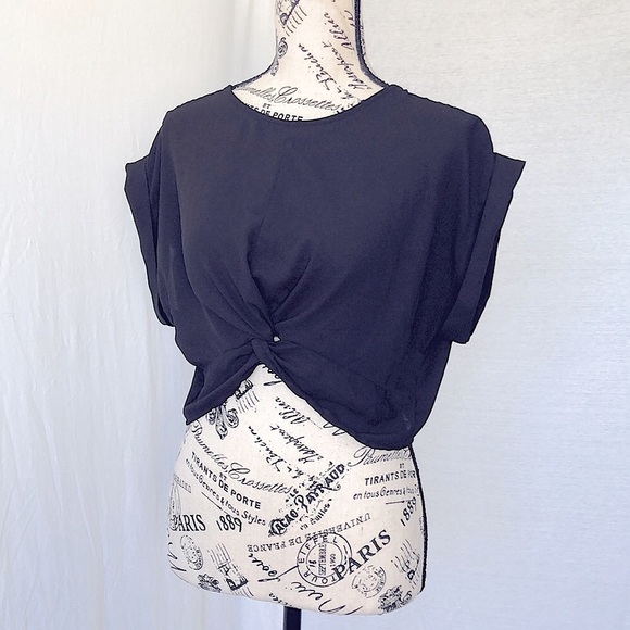 F21 Front-twist Crop - Picture 2 of 3